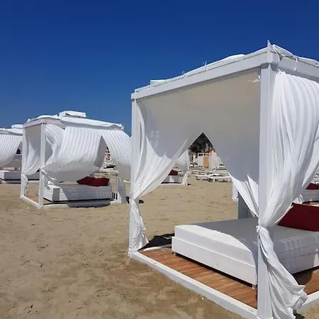 Appartamento Vela Beachfront Private Terrace *